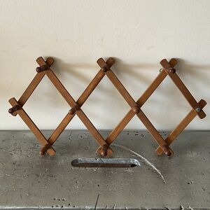 1970’s Vintage Wood Wall Mount Rack